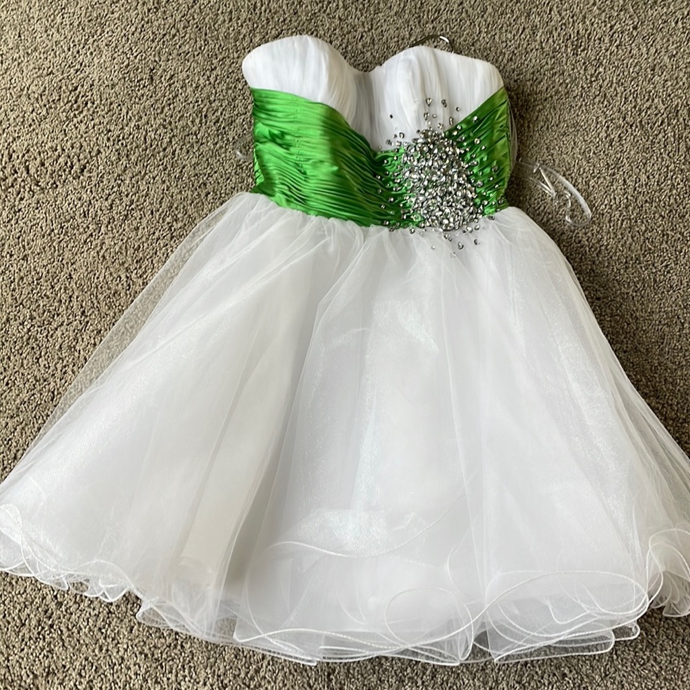 Gorgeous white strapless dress